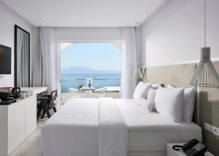 Dimitra Beach Hotel & Suites