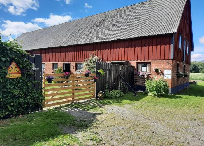 Tollarp - Barn - Sleeps 3 - Pet Friendly - Parking