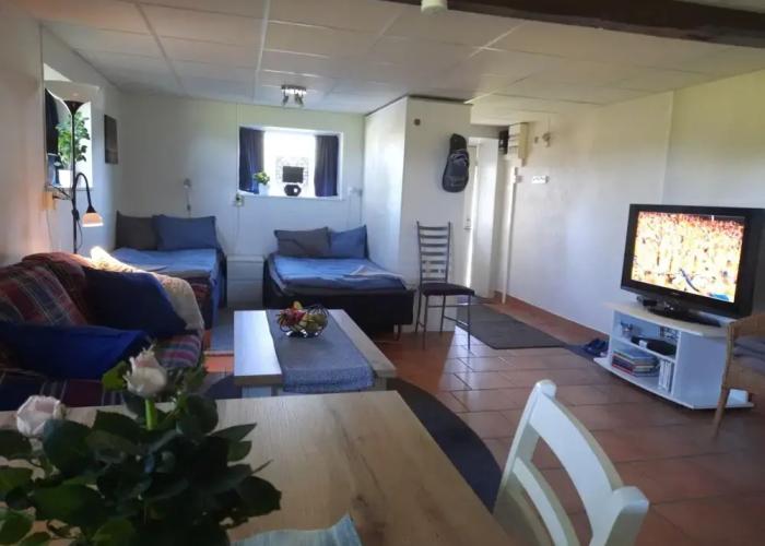 Tollarp - Barn - Sleeps 3 - Pet Friendly - Parking