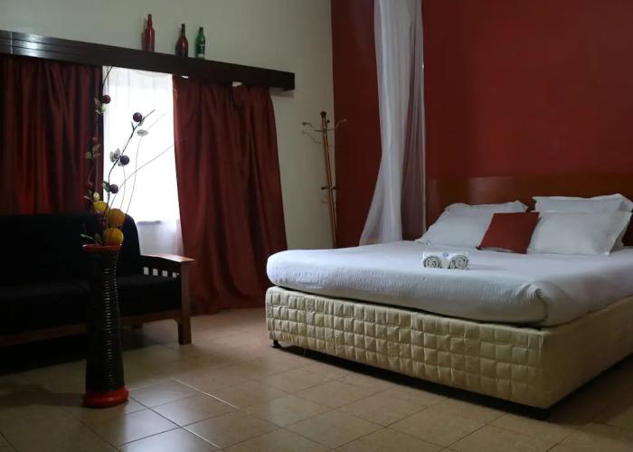 Tisa Suites & Lounge