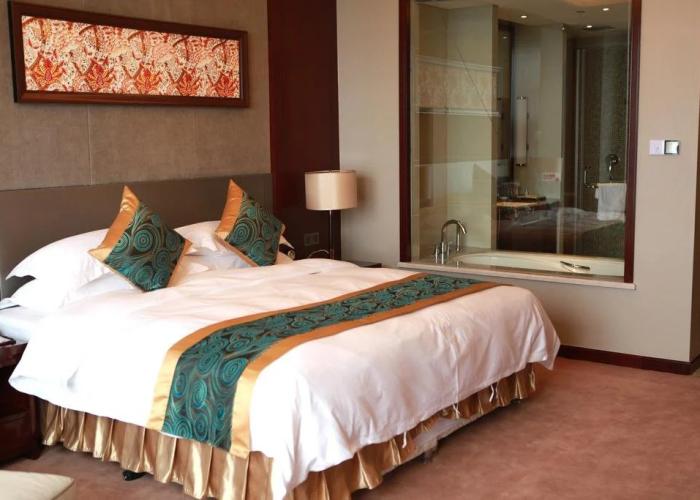 Soluxe Hotel