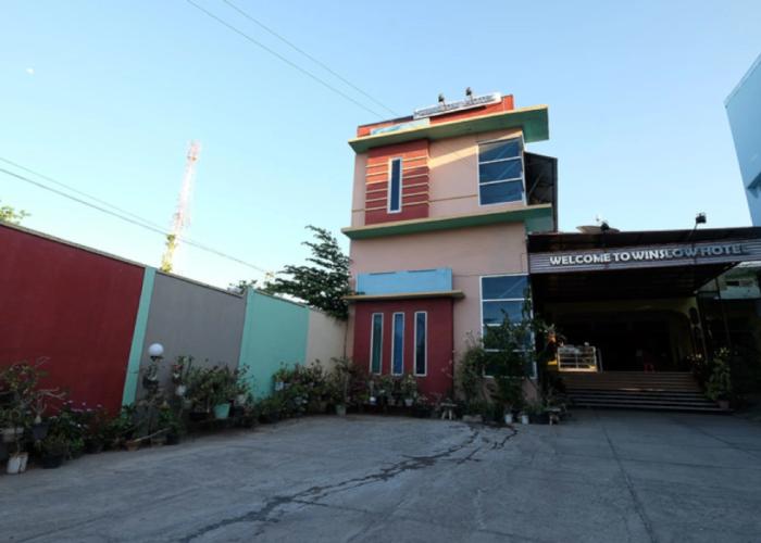 RedDoorz near Mangrove Forest Kupang