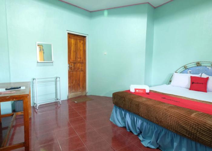 RedDoorz near Mangrove Forest Kupang