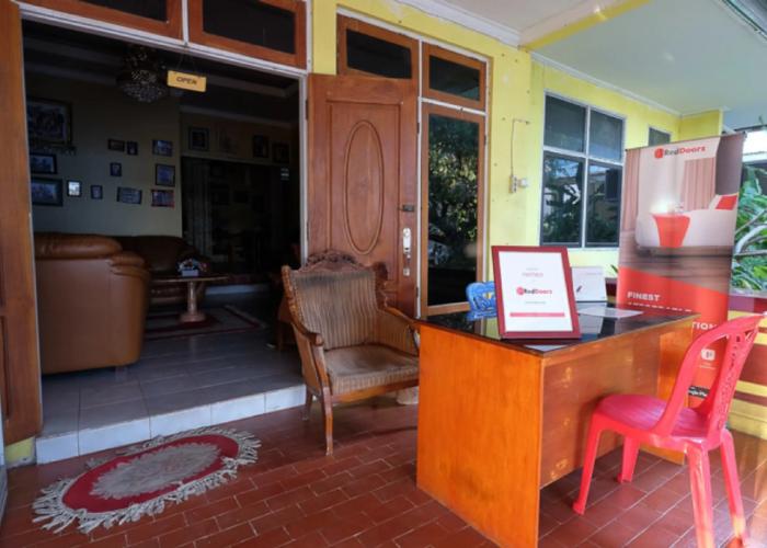 RedDoorz near Mangrove Forest Kupang