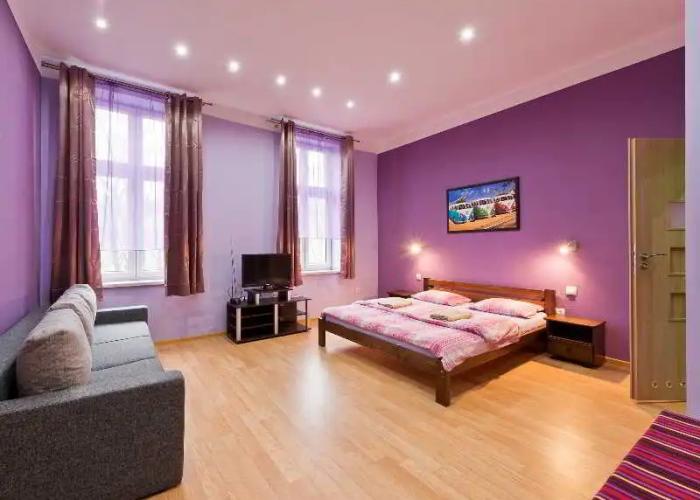 Queen Apartments