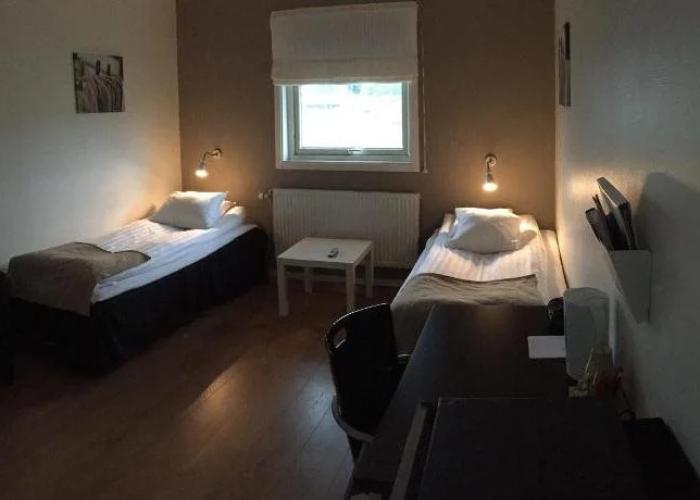 Hotel E-10