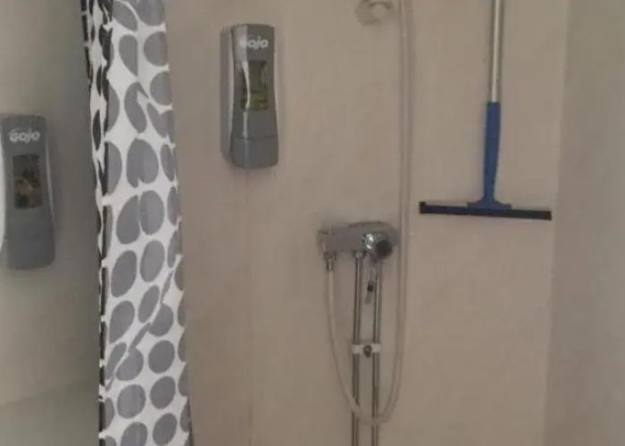 Hotel E-10