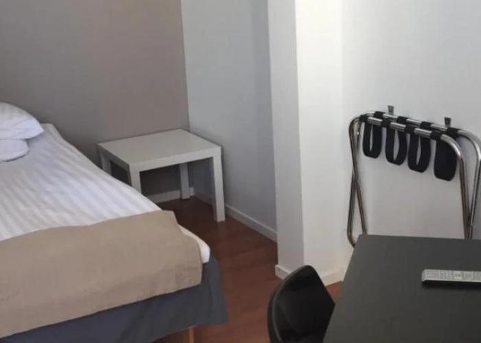 Hotel E-10