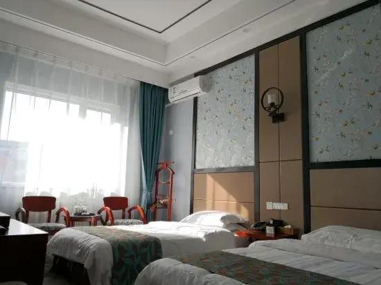 Junyue Baihe Theme Hotel