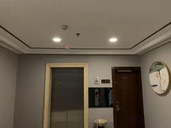 Junyue Baihe Theme Hotel