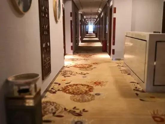 Junyue Baihe Theme Hotel