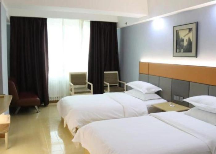 Karamay Baonai Business Hotel