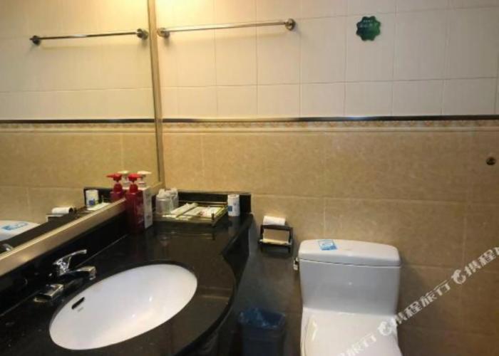 Karamay Baonai Business Hotel