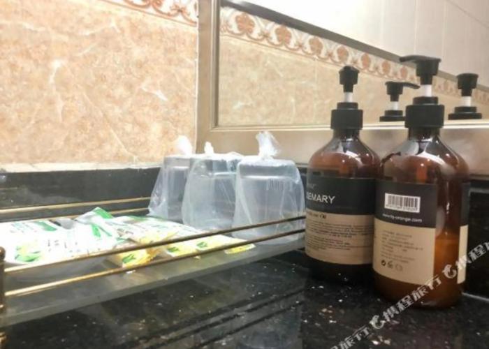 Karamay Baonai Business Hotel