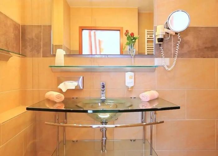 Adesso Hotel
