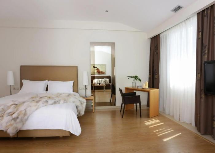 Chloe Hotel