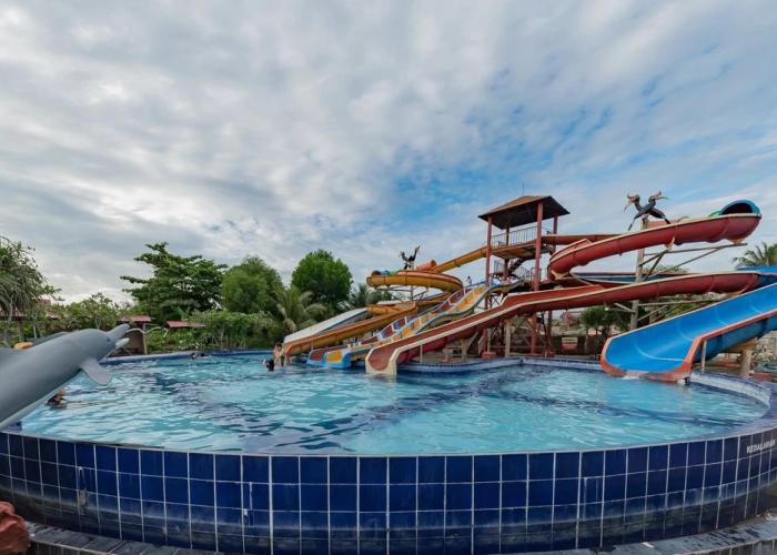Urbanview Hotel Tropical Ketapang by RedDoorz