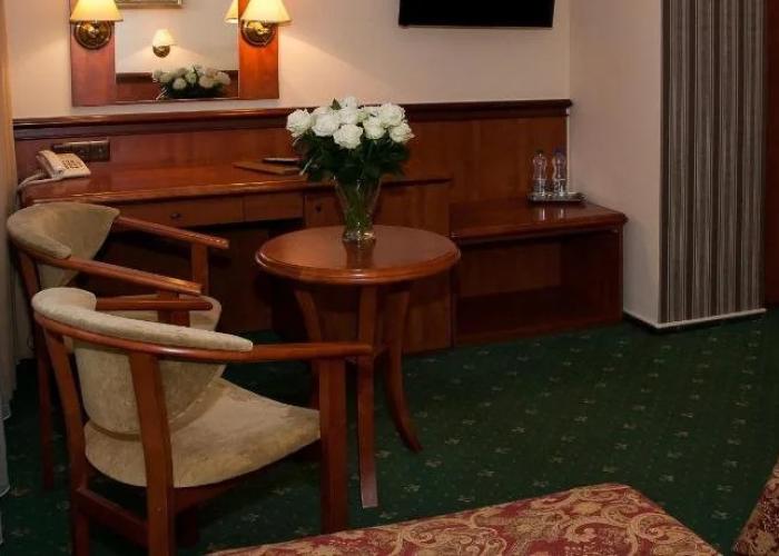 Hotel Senator