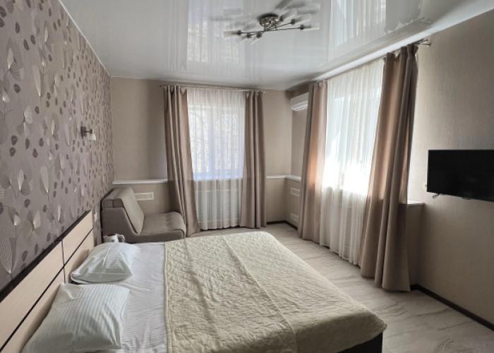 Mirazh Hotel