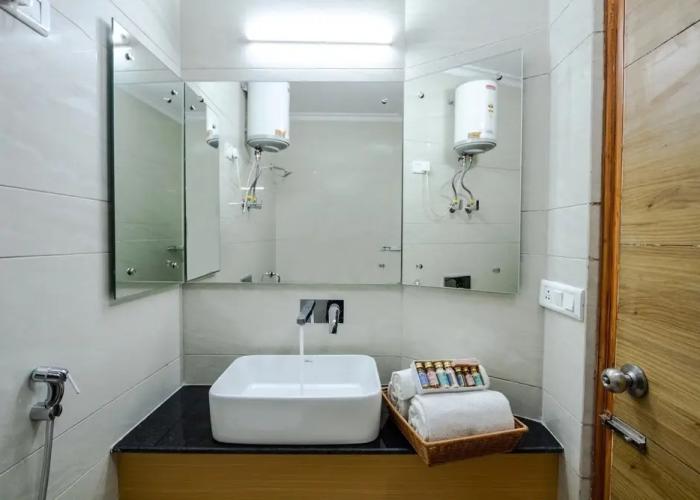 Anand Vardhan Resorts