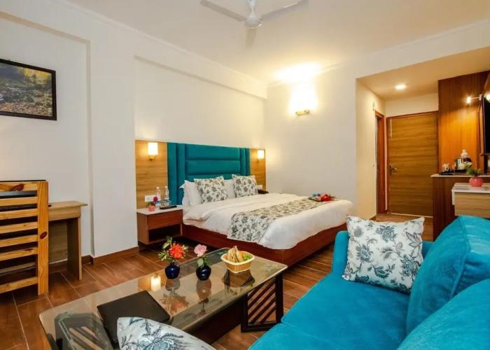 Anand Vardhan Resorts