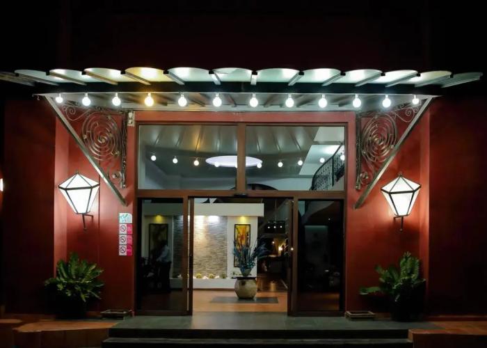 La Posada Hotel & Beach Club