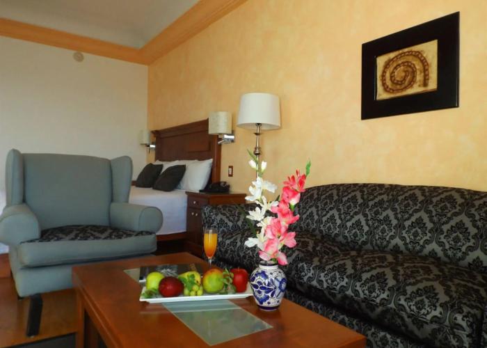 La Posada Hotel & Beach Club