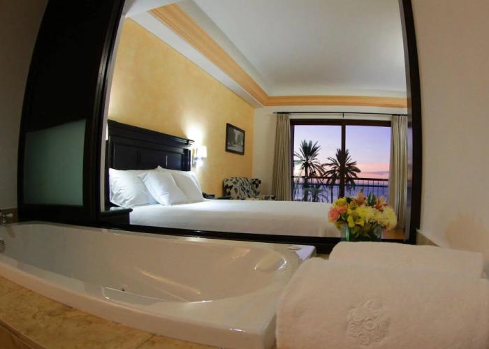 La Posada Hotel & Beach Club