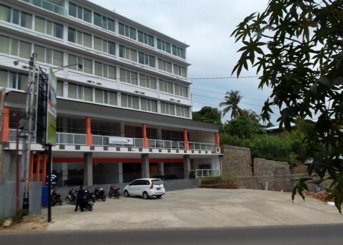L Bajo Hotel