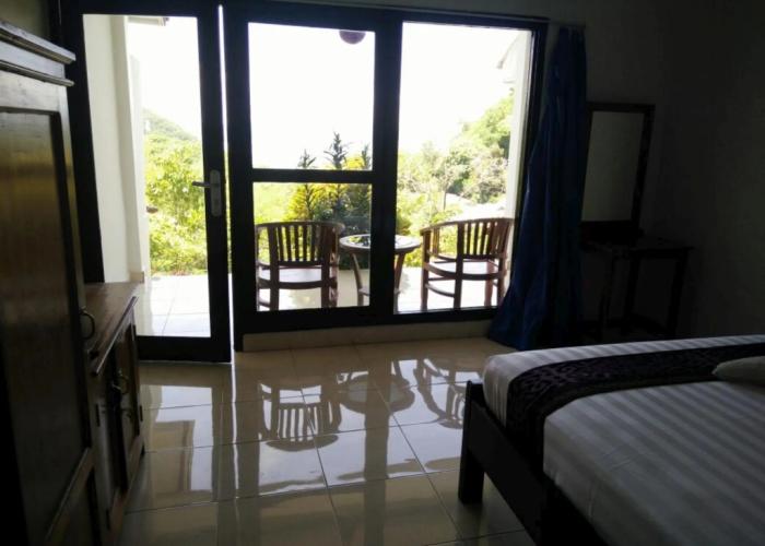 CF Komodo Hotel