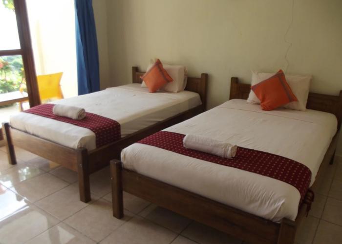 CF Komodo Hotel