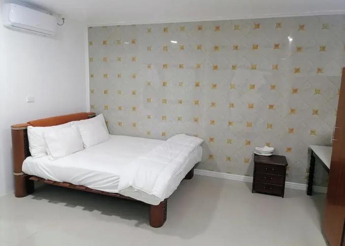 White Diamond Apartment