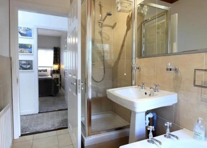 Elagh View Bed & Breakfast