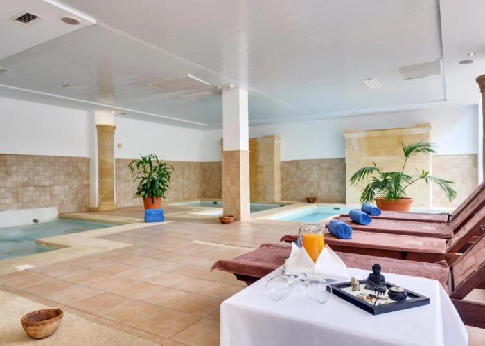 Cabogata Beach Hotel
