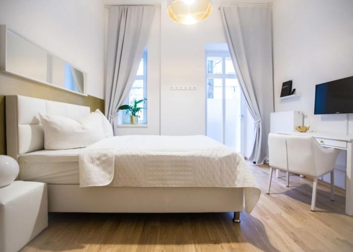 Luga Homes - Stadthaus Hotel