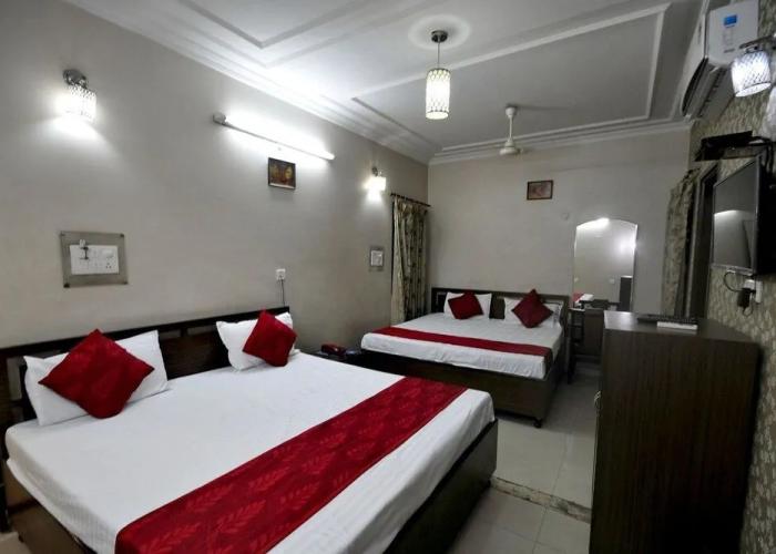 Hotel New SS Residency