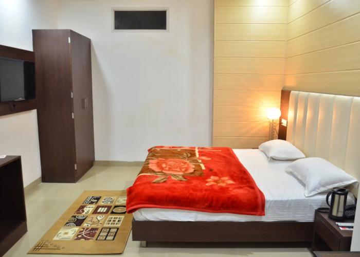 Popular Hotel