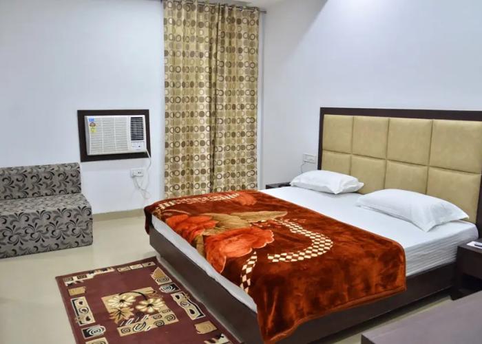 Popular Hotel
