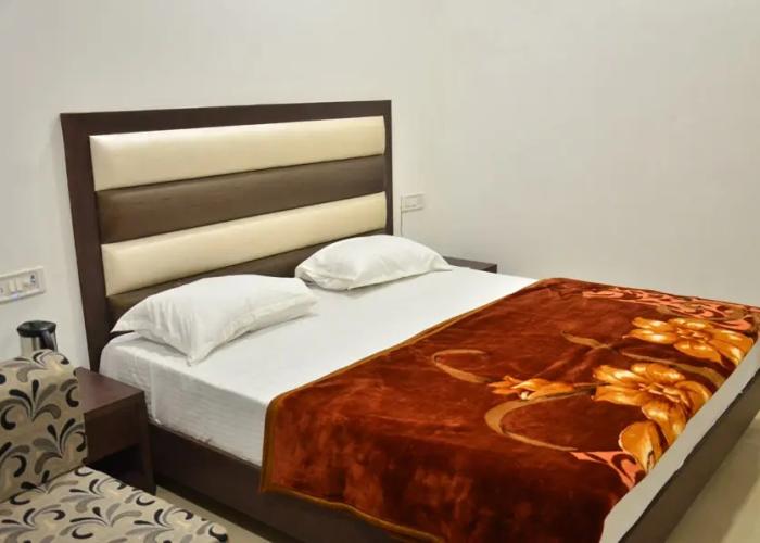Popular Hotel