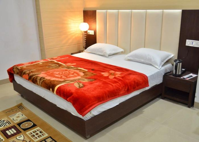 Popular Hotel