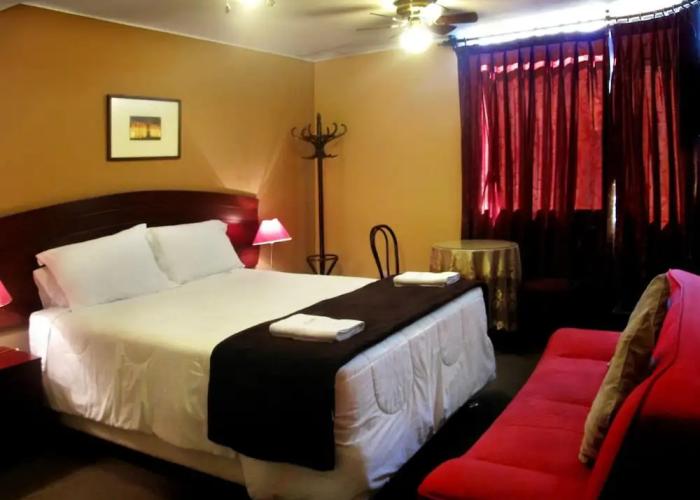 Hotel Solís Dies