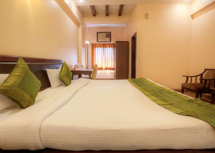 Treebo Shivam Inn Near Singapore Mall