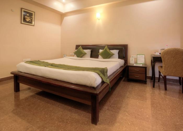 Treebo Shivam Inn Near Singapore Mall