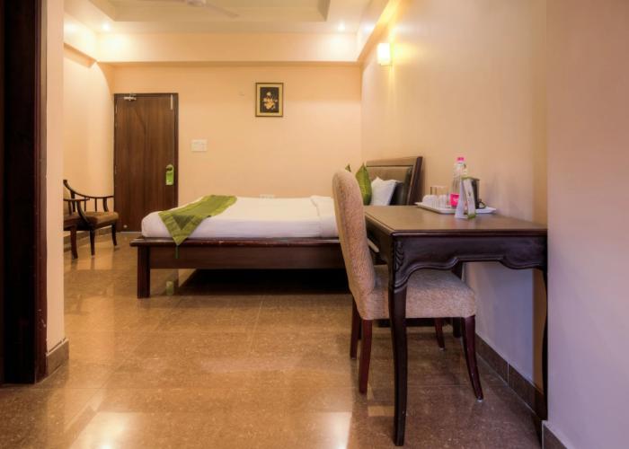 Treebo Shivam Inn Near Singapore Mall
