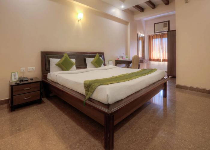 Treebo Shivam Inn Near Singapore Mall