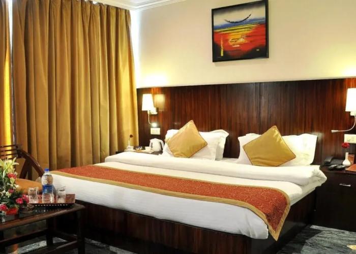 Hotel Dayal Paradise