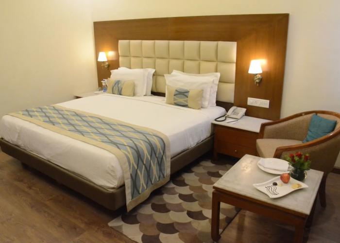 Clarks Avadh