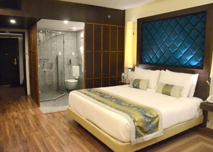 Clarks Avadh