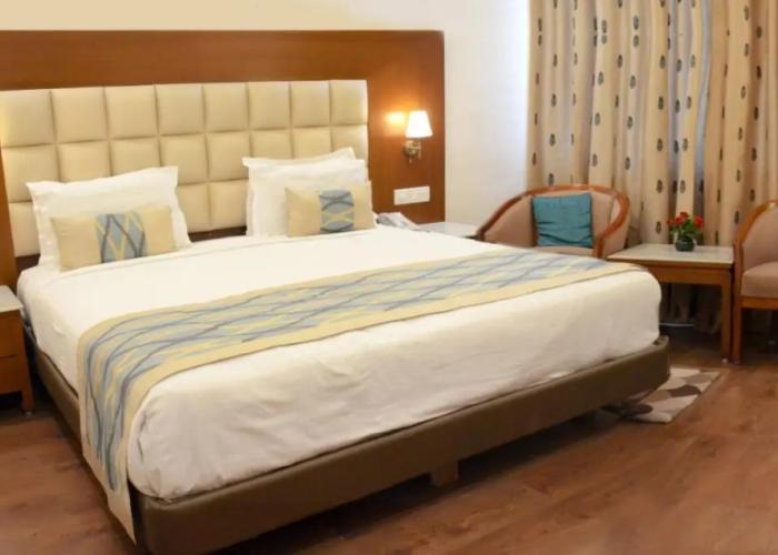 Clarks Avadh