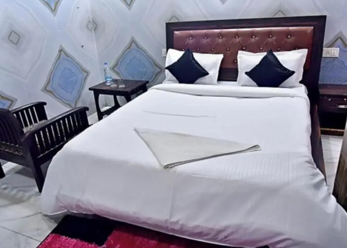 Goroomgo Krishna Palace Charbagh Lucknow